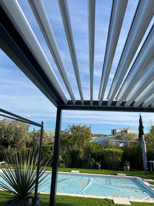 Pergola bioclimatique sur Martigues