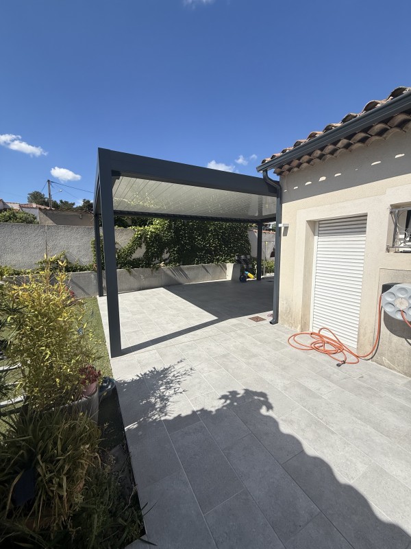 Mise en place d'une pergola Bioclimatiques Marquises Open XXL sur Carry le Rouet