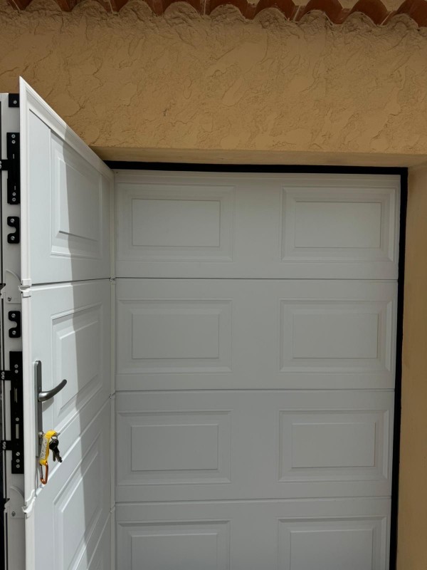 Mise en place d’une Porte de Garage Sectionnelle Gypass Intégrale à Martigues