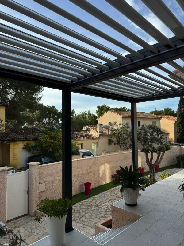 Pergola bioclimatique en aluminium sur Istres 