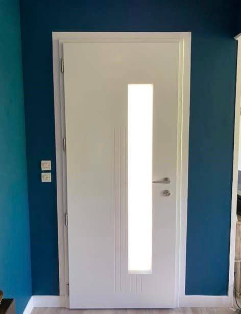 Pose porte d'entrée en aluminium K line à Maussane les Alpilles 