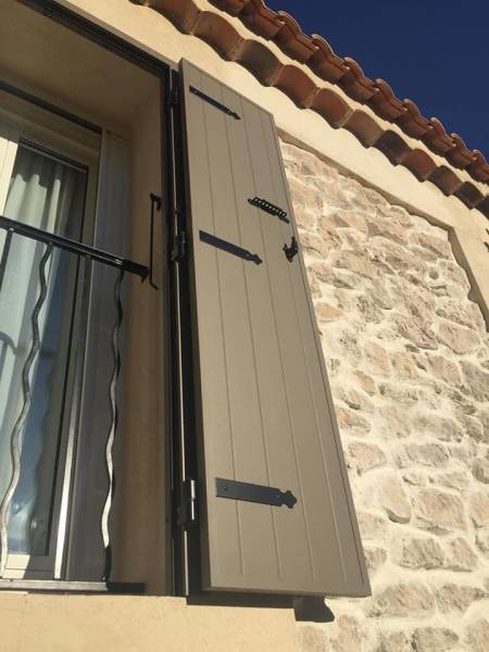 Pose de volets battants de marque TROTTER sur la couronne