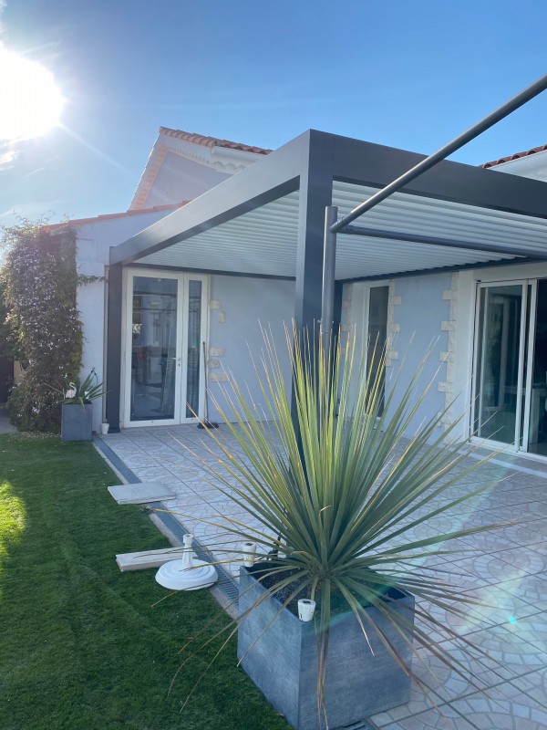 Pergola bioclimatique sur Martigues