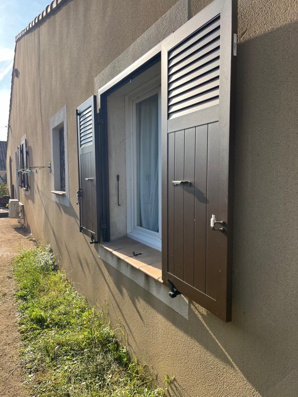 Volet battant persienné