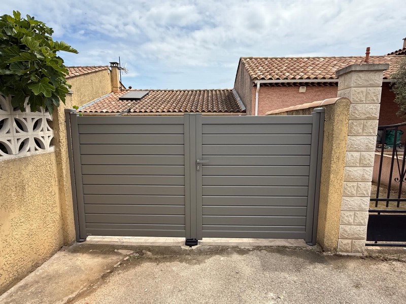 Pose d'un portail Kostum Modèle Litenn sur Sausset les Pins