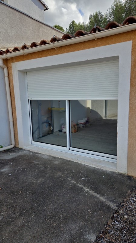 Mise en place d’une baie coulissante avec bloc baie sur la Côte Bleue