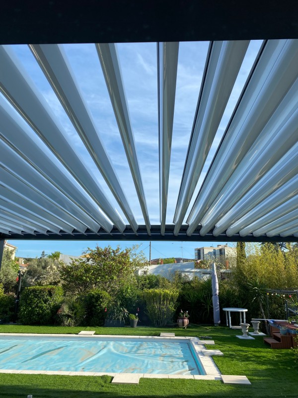 Pergola bioclimatique sur Martigues