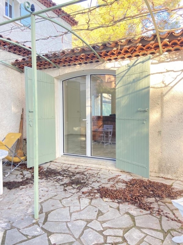 Fenêtre en aluminium à Martigues 