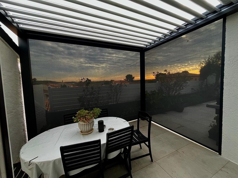 Mise en place d’une Pergola bioclimatique IZI sur Martigues