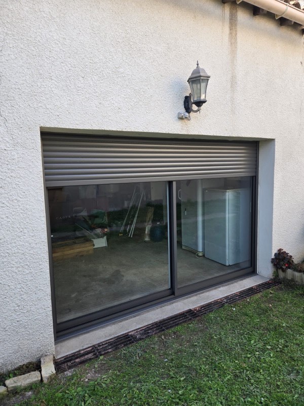 Baie coulissante Kline avec volet intégré sur Martigues