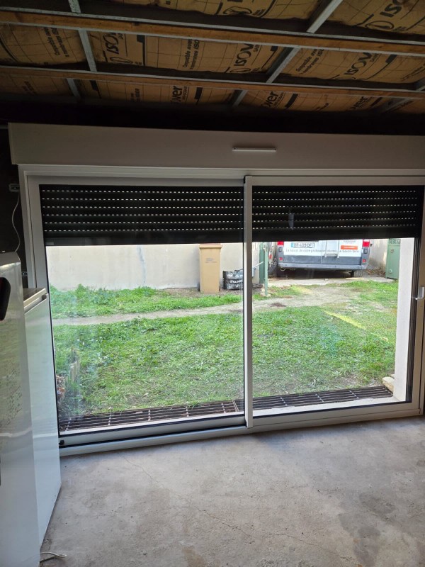 Baie coulissante Kline avec volet intégré sur Martigues