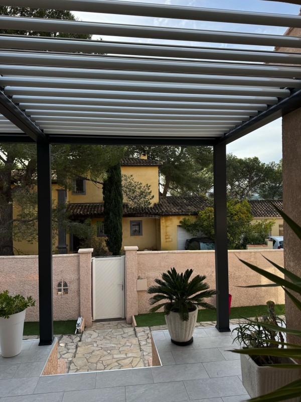 Pergola bioclimatique en aluminium sur Istres 