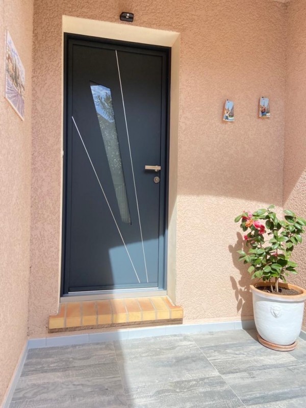 Mise en place d’une porte d’entrée Kline sur Marignane 