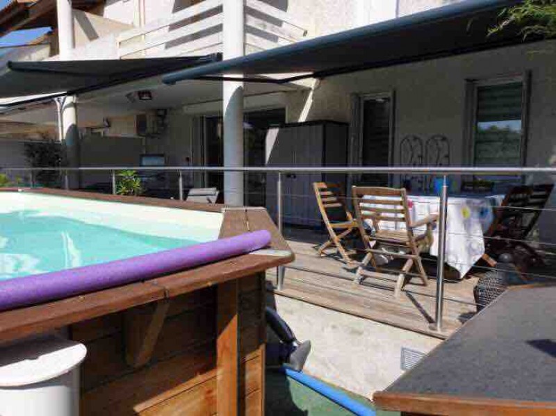 Pose d'un store  banne coffre ambre sur Martigues