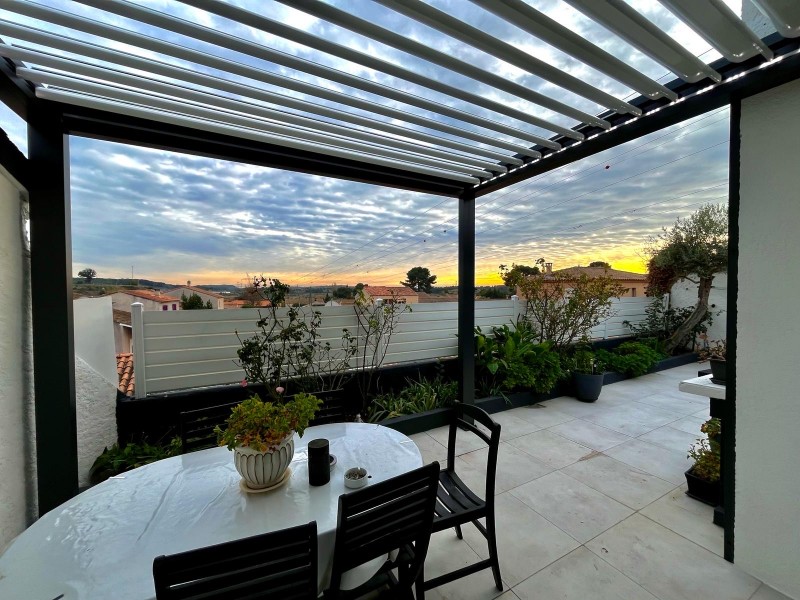 Mise en place d’une Pergola bioclimatique IZI sur Martigues