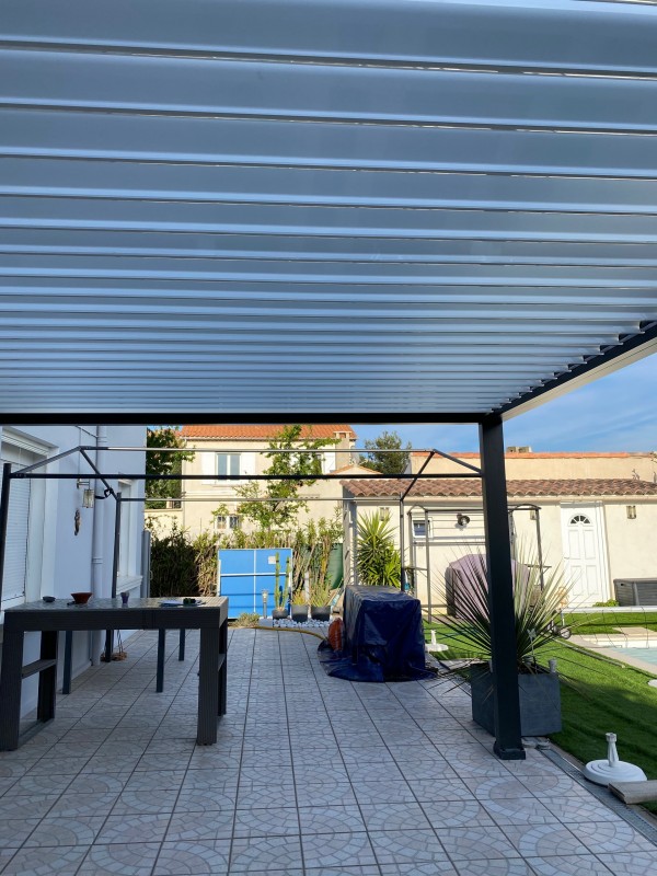 Pergola bioclimatique sur Martigues