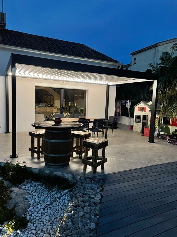 Pergola bioclimatique en aluminium sur Martigues 