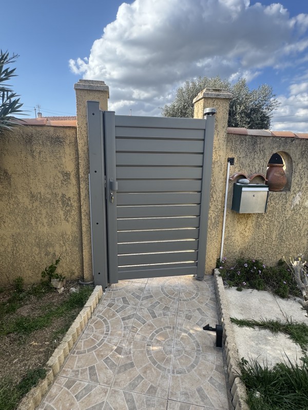 Remplacement d'un portillon Kostum en aluminium sur Fos-sur-Mer