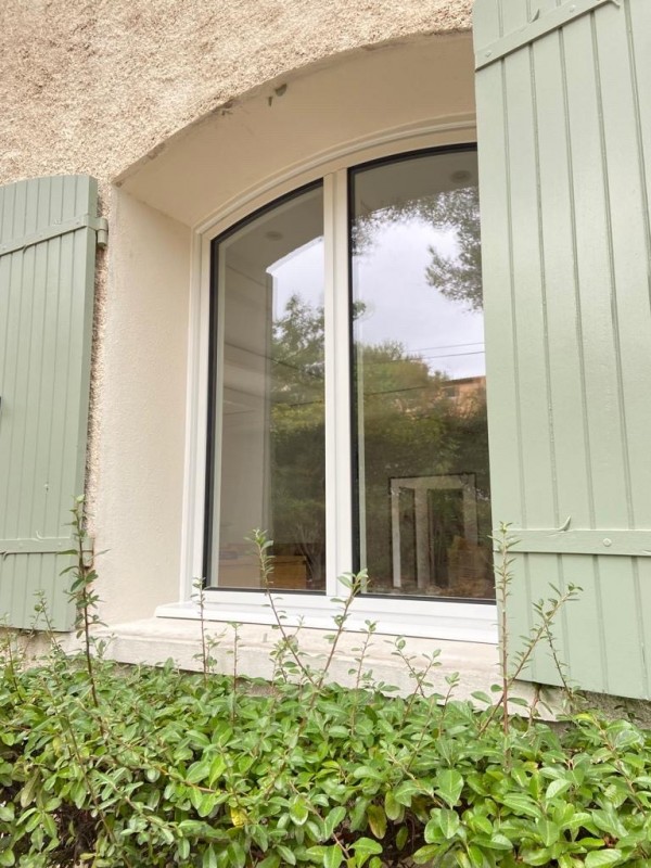 Fenêtre en aluminium à Martigues 