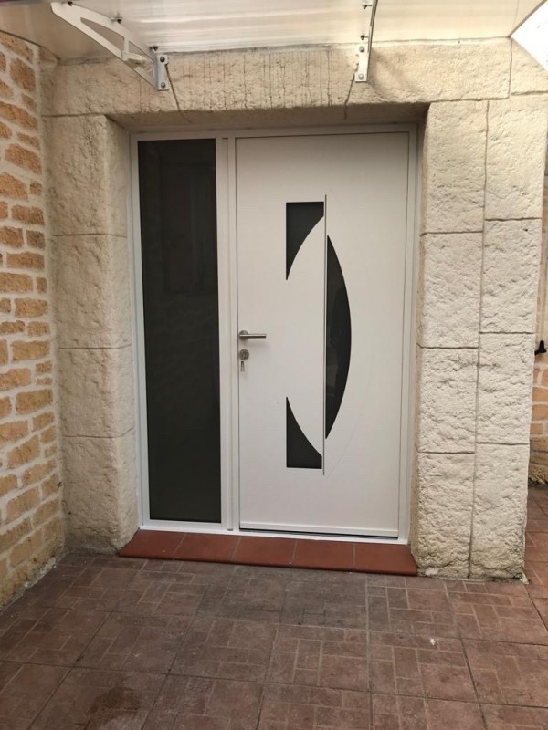 Porte d'entrée à 1 vantail fixe latéral sur Ensuès