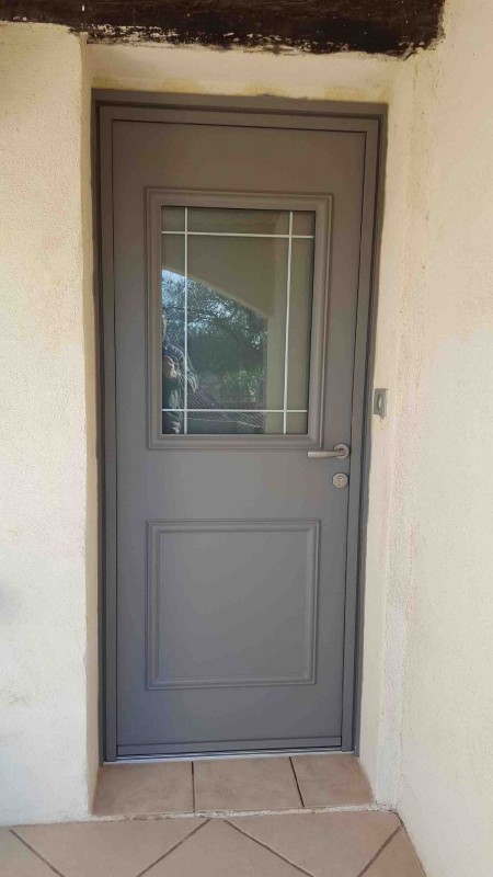 Pose porte d'entrée K-Line modèle rectangle posé sur Sausset les pins