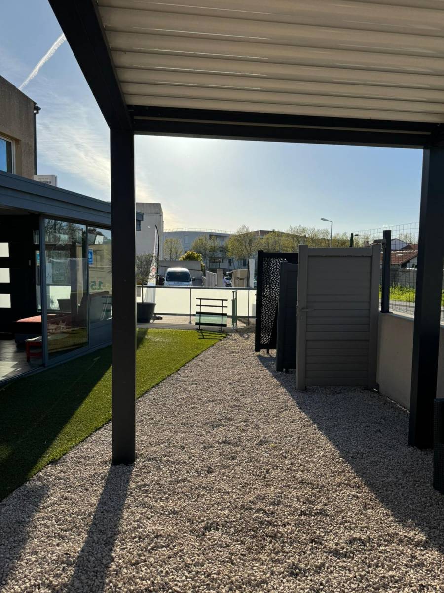 Découvrez l'Élégance et la Sécurité Redéfinies avec les Portillons et Portails Signés SMA sur Martigues