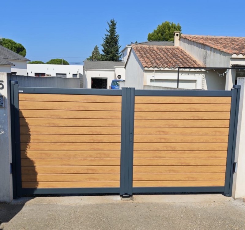 Mise en place d’un portail battant Kostum modèle Litenn sur Istres