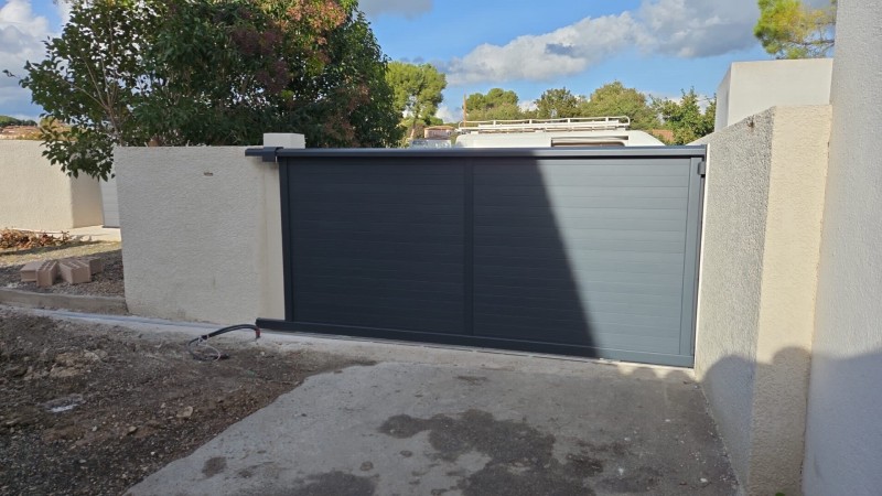 Mise en place d’un portail coulissant avec portillon modèle Halite sur Rognac