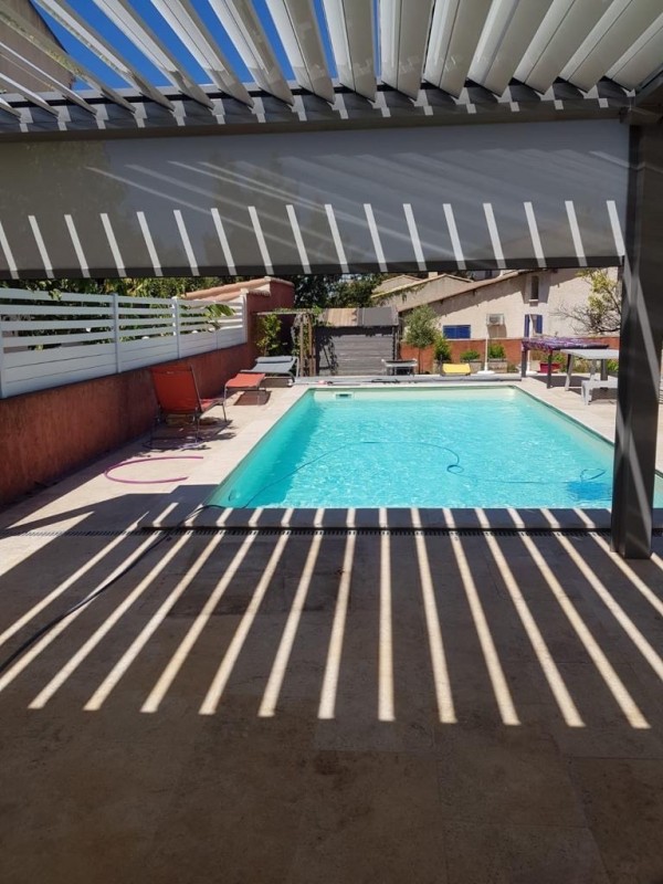 Mise en oeuvre d'une Pergola OPEN store Zip sur Martigues