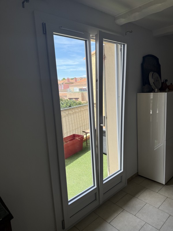 Mise en place de menuiseries Oknoplast sur Martigues