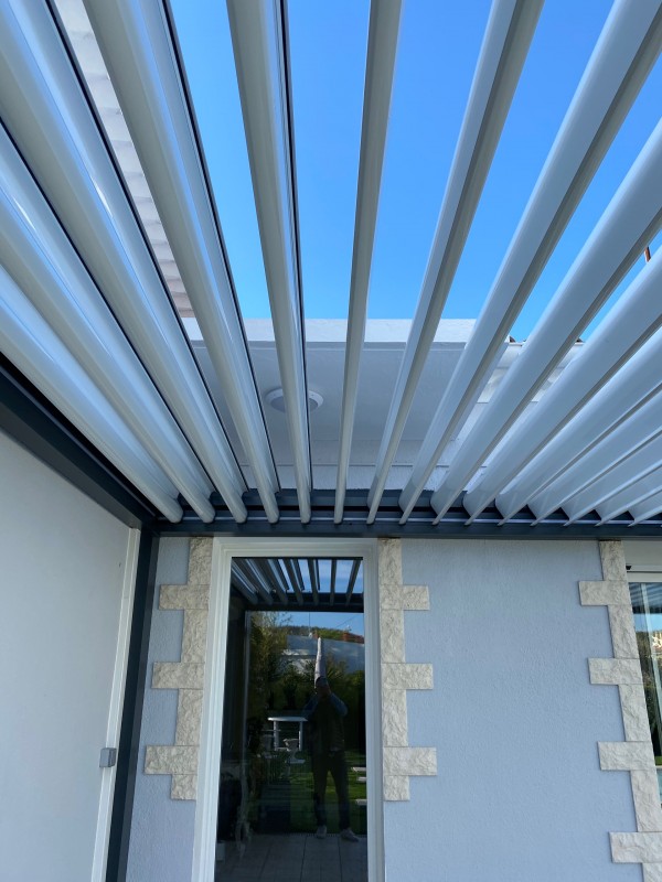 Pergola bioclimatique sur Martigues