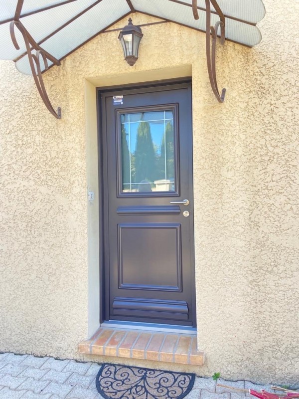 Porte d'entrée bicoloration près de Carry-le-Rouet