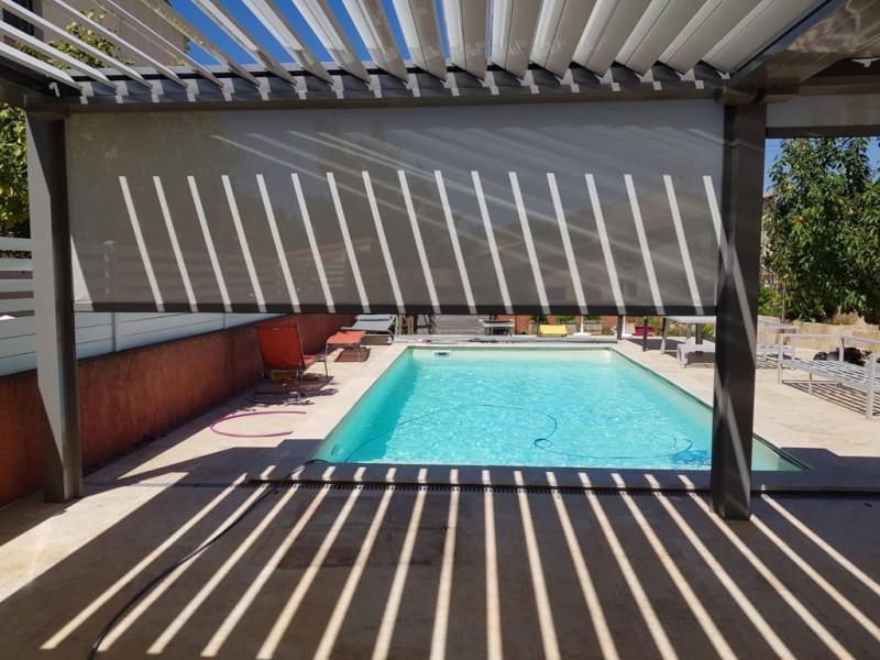 Mise en oeuvre d'une Pergola OPEN store Zip sur Martigues