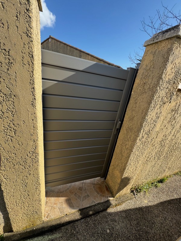 Remplacement d'un portillon Kostum en aluminium sur Fos-sur-Mer