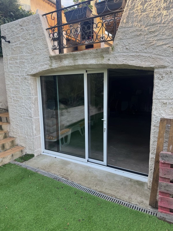 Mise en place d'une baie coulissante aluminium sur Châteauneuf-les-Martigues