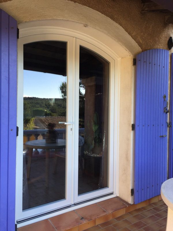 Fenêtre pvc avec ouverture à la française sur Martigues