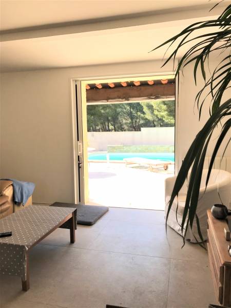 Augmenter l'apport en lumière grâce à une baie à galandage à Vitrolles