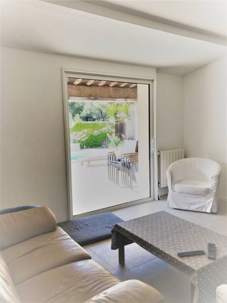 Augmenter l'apport en lumière grâce à une baie à galandage à Vitrolles