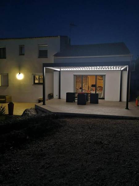 Pergola bioclimatique en aluminium sur Saint Julien les Martigues