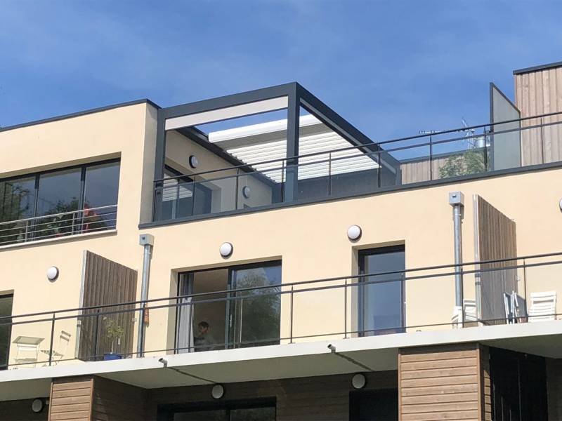 Mise en place d'une pergola bioclimatique rétractable sur Calas