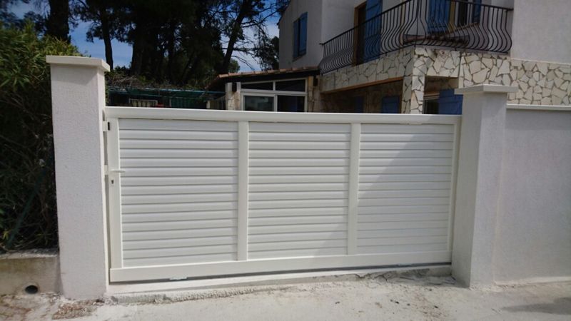 Portail brise vent sur Varage