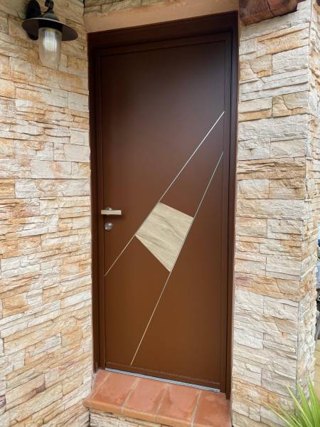 Porte en aluminium Kline à Eyguieres