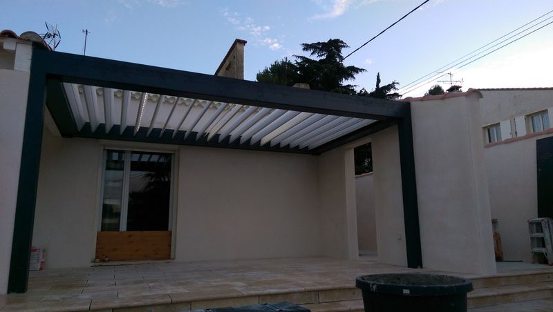 Pergola bioclimatique en aluminium posé sur Martigues