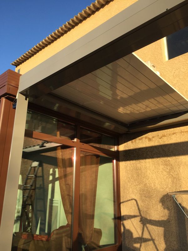 Pergola pendant le montage sur Martigues