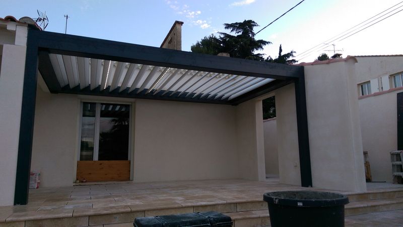 Pergola bioclimatique en aluminium posé sur Martigues