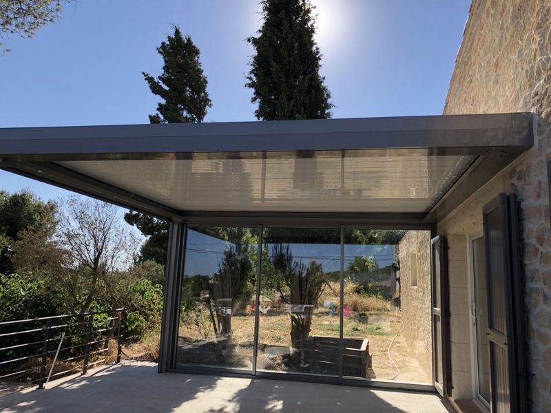 Pergola bioclimatique en aluminium sur Saint Julien les Martigues